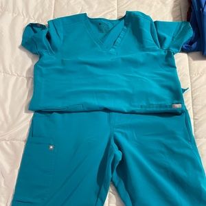 Figs scrubs
